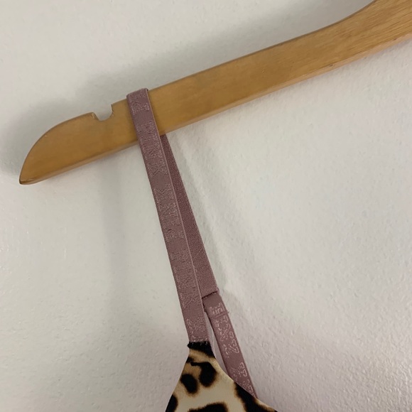 Pink Victoria’s Secret Leopard Lightly Lined Bra - Picture 2 of 7